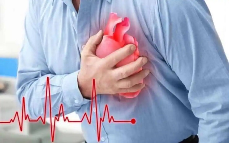 What are the early warning signs of a heart attack?